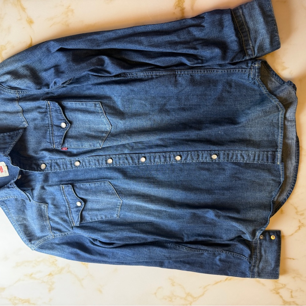 Levi's Blue Denim button-Up Shirt | women’s | Long sleeve